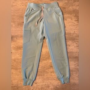 Women’s Fig Scrub Bottoms. Jogger style
